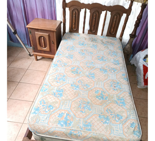 Cama Individual Cenizaro Y Veladora (Usado)