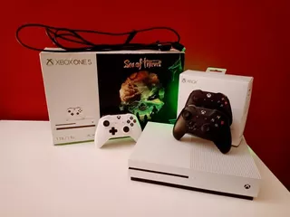 Xbox One S 1tb Standard Blanco + 2 Joystick (sea Of Thieves)