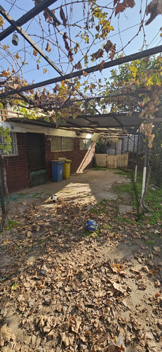Casa Con Amplio Terreno En Colina