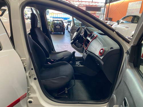 Renault Logan 1.0 16v Authentique Hi-flex 4p