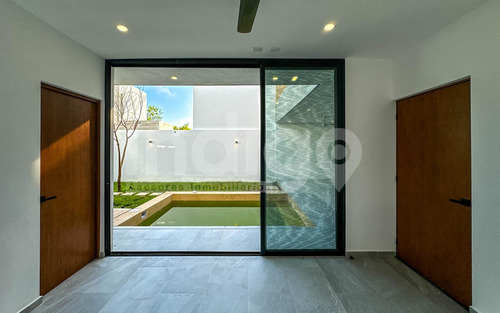 Casa En Venta En Mérida En Privada Soluna, Temozón Norte