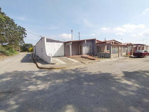 Casas En Venta En Cabudare Zona Valle Hondo C O D  2 - 4 - 8 - 7  - 3 - 4 Mp