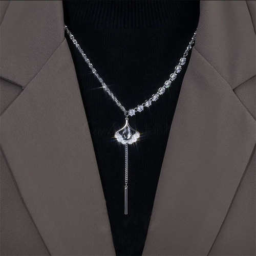 Elegante Cadena De Suéteres Con Estampado De Hojas Y Tacto D