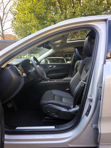 Volvo XC60 PLUS T8 AWD 462HP PHEV