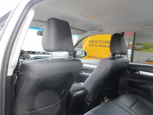 Toyota Hilux 4x4 2400cc At Aa
