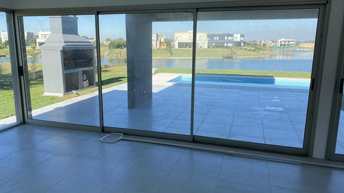 Imagen 8 de 22 de Casa En Venta - San Sebastián, Area 5