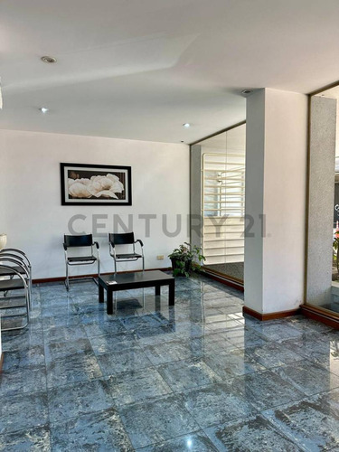 Departamento En Venta De 2 Dormitorios, La Plata