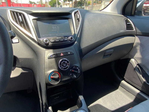 Imagem 11 de 15 de Hyundai Hb20 S Comfort 1.0 Flex 2015