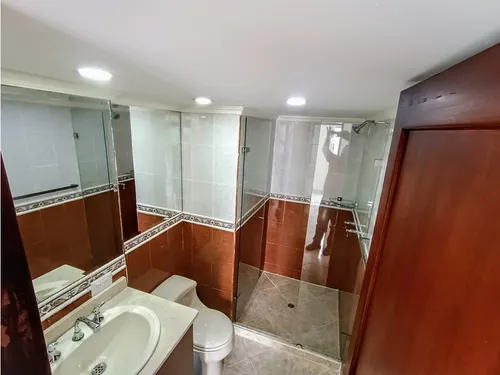 Amplio Apartamento Con Excelente Ubicacion En Medellin La Candelaria