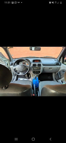 Renault Clio Sedan 2009 1.0 16v Privilège Hi-flex 4p