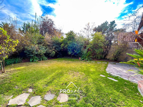 Casa En Venta De 5 Dorm. En Las Condes