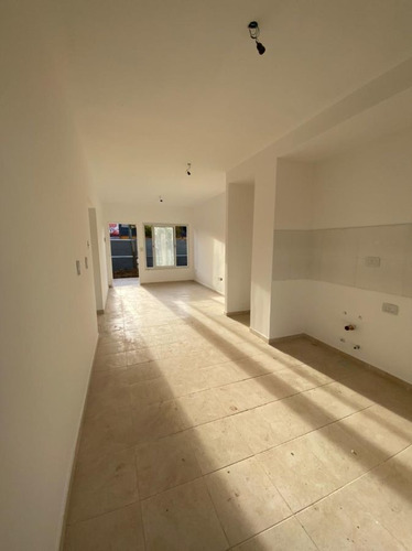 Imagen 2 de 8 de Departamento En Venta De 2 Dormitorios C/ Cochera En San Miguel