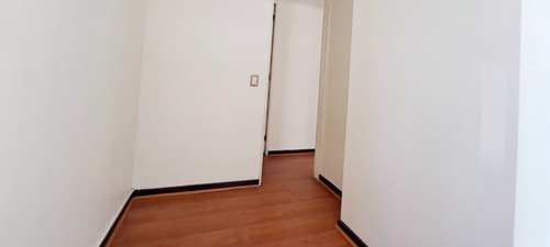 Dpto. En Venta De 3 Dormitorios, 1 Baño, Independencia.