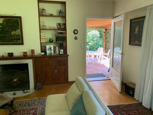 Excelente Chalet Con Lote De 1800 M2 En Barrio Lomas Jockey