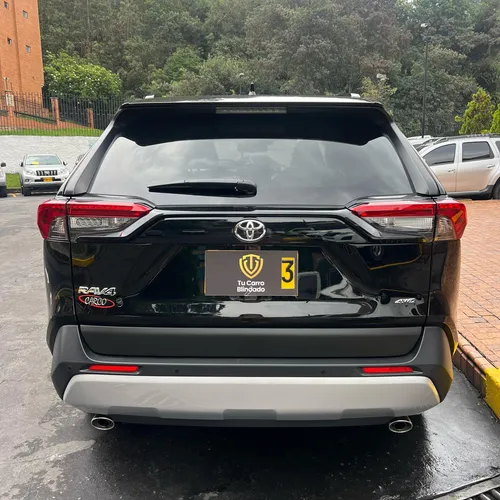 Toyota RAV4 2.5L X-Road 4X4