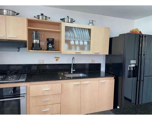 Arriendo Amplio Apartamento Amoblado En El Poblado