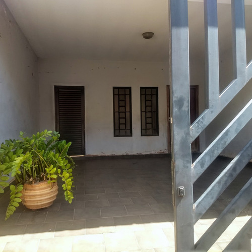 Casa Elegante C/ Suite-8 Cômodos + Edícula Separada(3 Cômodos)
