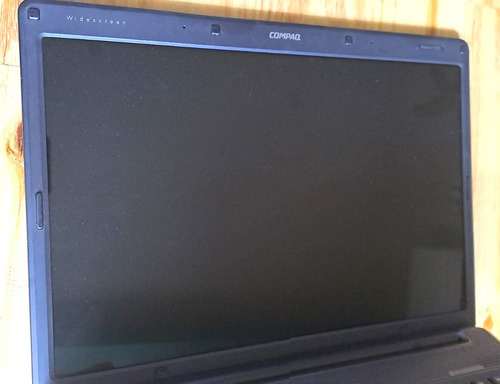 Notebook Compaq Presario F500 - Sin Cargador - A Revisar/rep Negro