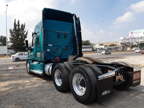 Imagen 4 de 10 de Tractocamion Freightliner Cascadia Año 2013