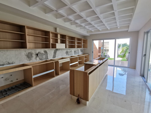 Casa Lujosa En Residencia En Las Palmas Green Con Alberca
