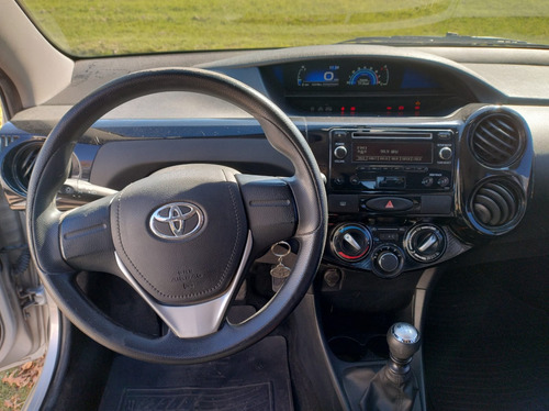 Toyota Etios 1.5 X 5P L16