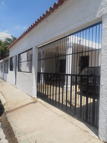 Casa En Venta Res. Parque Res.  Flor Amarillo  Valencia 