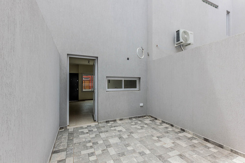 En Venta. Ph. 2 Amb. Patio Y Terraza Propios. Sin Expensas.