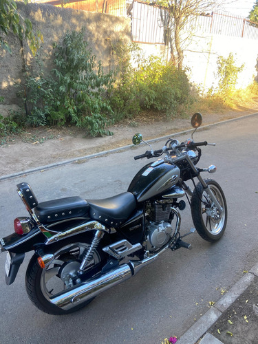 Moto Suzuki Gz150