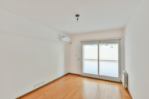 Departamento De 3 Dormitorios En Venta - Nuevo Con Cochera Y Patio - Centro