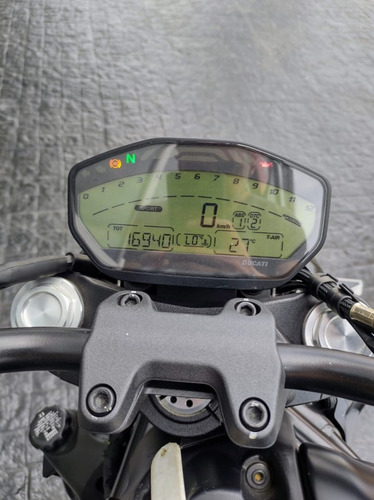 Imagen 24 de 25 de Ducati Monster 821 - No Yamaha Mt09, No Kawasaki Z900!