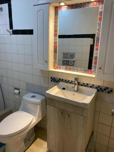 Casa 4 Dormitorios Y 2 Baños. Estacionamiento Para 3 Autos.