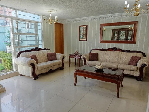 Casa En Venta En Colonia Bulevares 1a. Sección, Aguascalientes, Aguascalientes