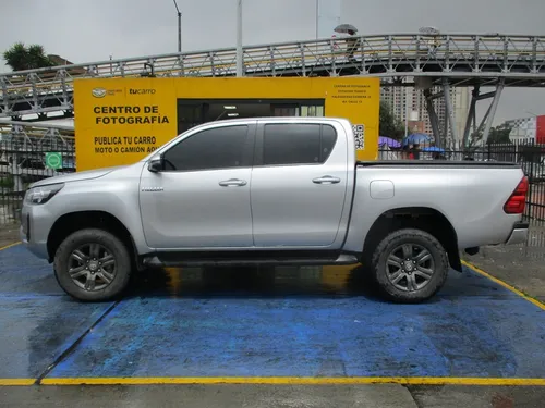 Toyota Hilux 4x4 2400cc Mt Aa