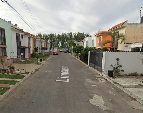 Sk01- Casa En Remate Bancario En C. Angus, Puerta Del Llano, Zapopan, Jal. (65% Debajo De Su Valor Comercial, Solo Recursos Propios)
