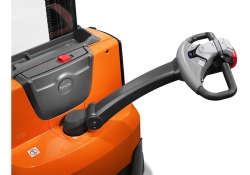 Imagen 6 de 9 de Apilador Eléctrico Toyota Bt Staxio 1.4t - Hombre Caminando