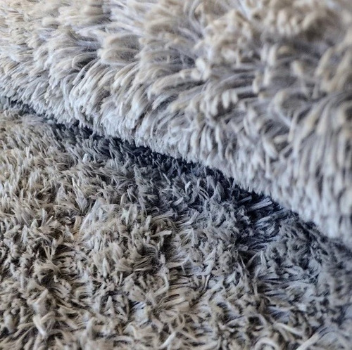 Imagen 1 de 3 de Alfombra Habitación Costado De Cama 50x90 Peluda 3 Cm - Lima