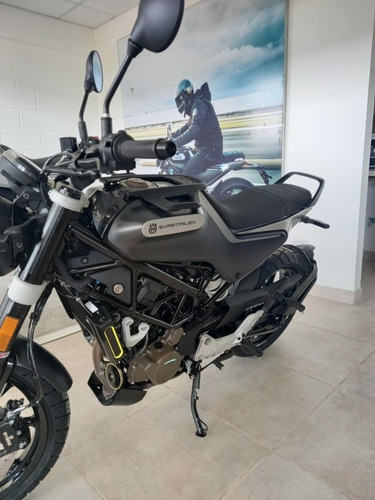 Imagen 8 de 15 de Moto Husqvarna Svartpilen 200 - Dolar Preferencial Motoswift