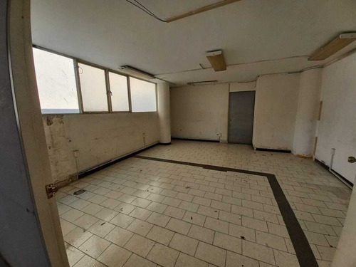 Local Comercial En Zona De Alto Flujo Florida / Satélite