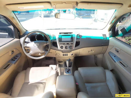 Imagen 16 de 25 de Toyota Fortuner Sr5 Urbana