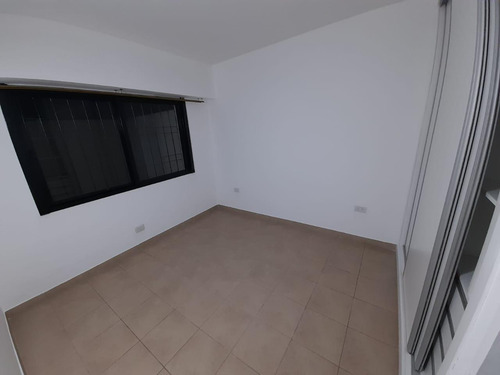 Casa En Venta - 2 Dormitorios 1 Baño - Cochera - 99mts2 - Adrogué