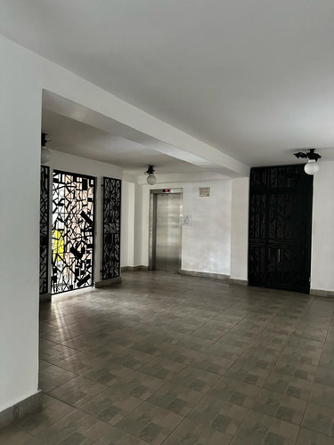 En Alquiler Apartamento En Urbanización San Isidro. Yb7263