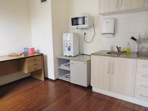 Venta Excelente Casa De 6 Dormitorios Y Dos Edificios Comerciales Centro. Dos Padrones
