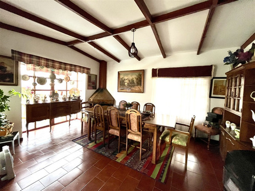 Casa En Venta De 5 Dorm. En Las Condes