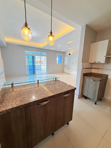 Apartamento En Evaristo Morales Con Terraza
