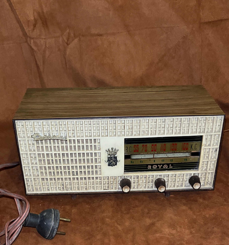 Antigua Radio A Valvulas Royal Funcionando, Decada Del 60 (Usado)