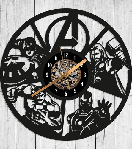 Reloj De Pared Avengers Calado En Madera Deco Negro Blanco