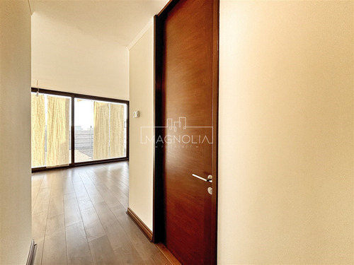 Casa En Venta De 4 Dorm. En Colina