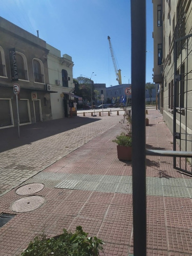 Local Mercado Del Puerto