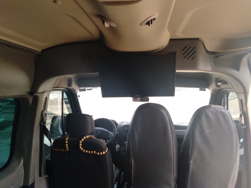 Imagem 11 de 15 de Renault Master 16 Lugares Completa