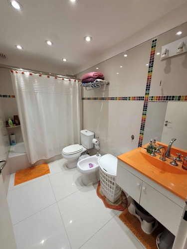Imagen 15 de 19 de Triplex C/ Coch Y Pileta Climatizada, Impecable! En Venta!